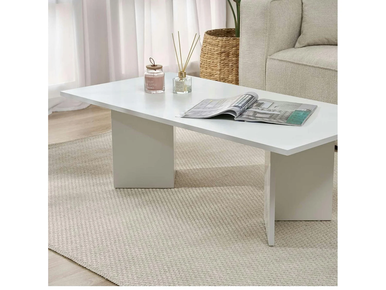 Table basse moderne blanche effet laque - pieds en V MARFA