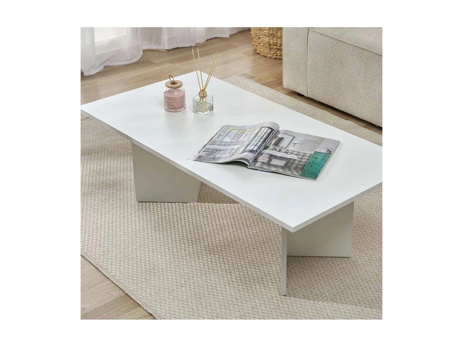 Table basse moderne blanche effet laque - pieds en V MARFA