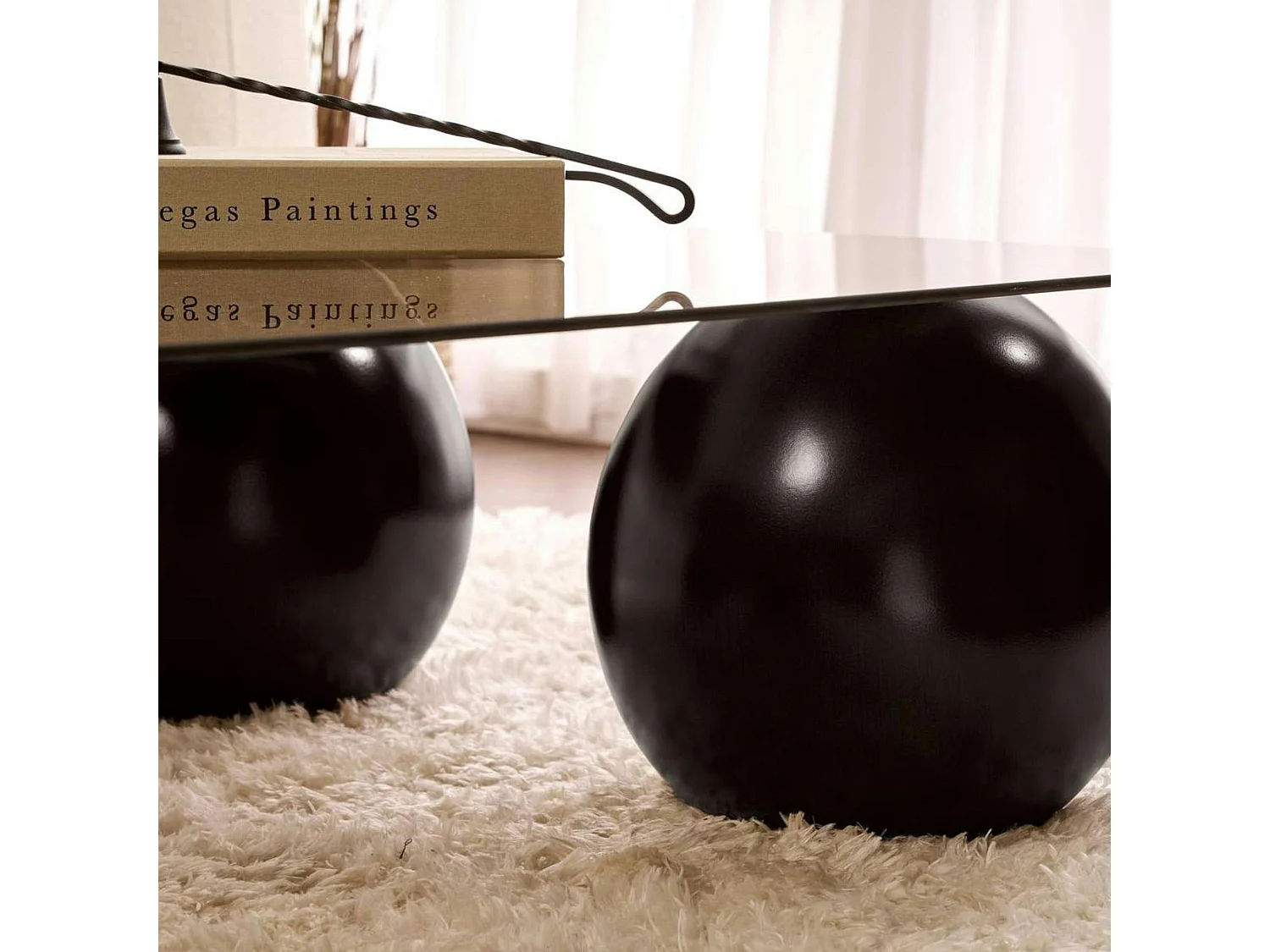 Table basse verre ambré bords arrondis - 4 pieds noirs KOCHI