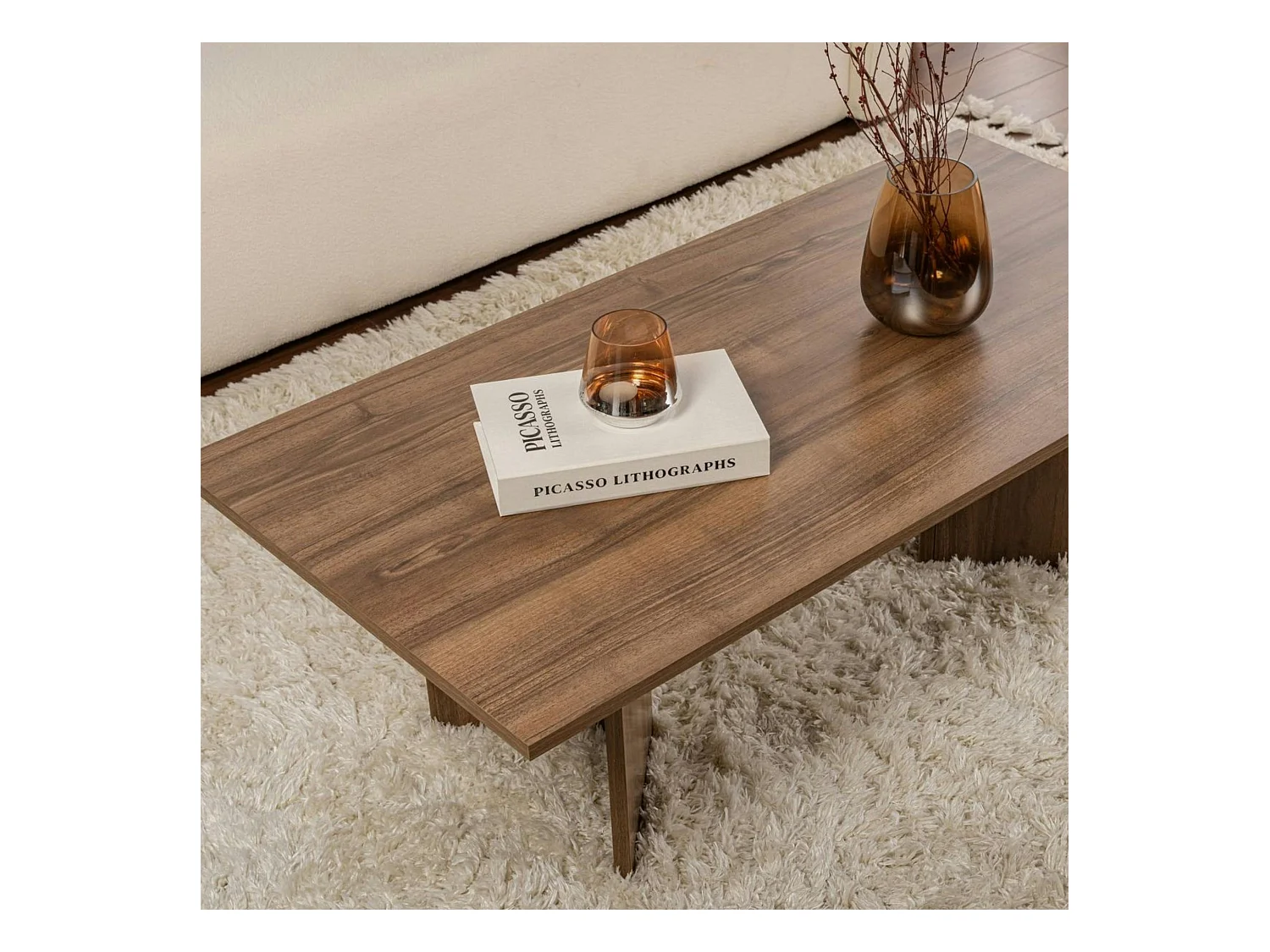 Table basse moderne effet bois de noyer - pieds en V MARFA