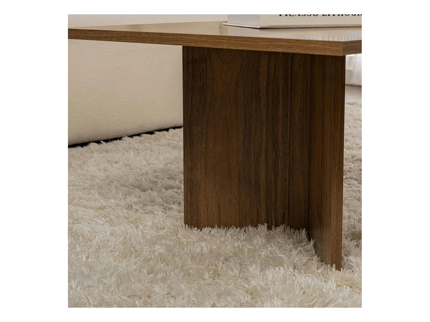 Table basse moderne effet bois de noyer - pieds en V MARFA