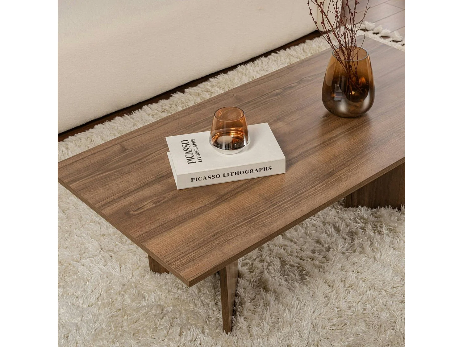 Table basse moderne effet bois de noyer - pieds en V MARFA