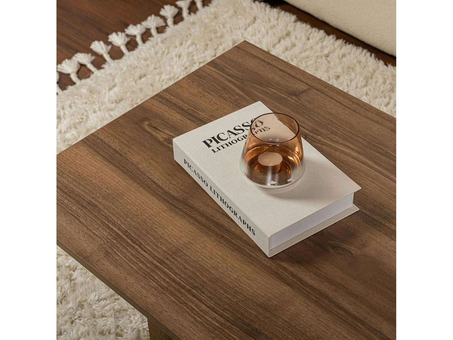 Table basse moderne effet bois de noyer - pieds en V MARFA