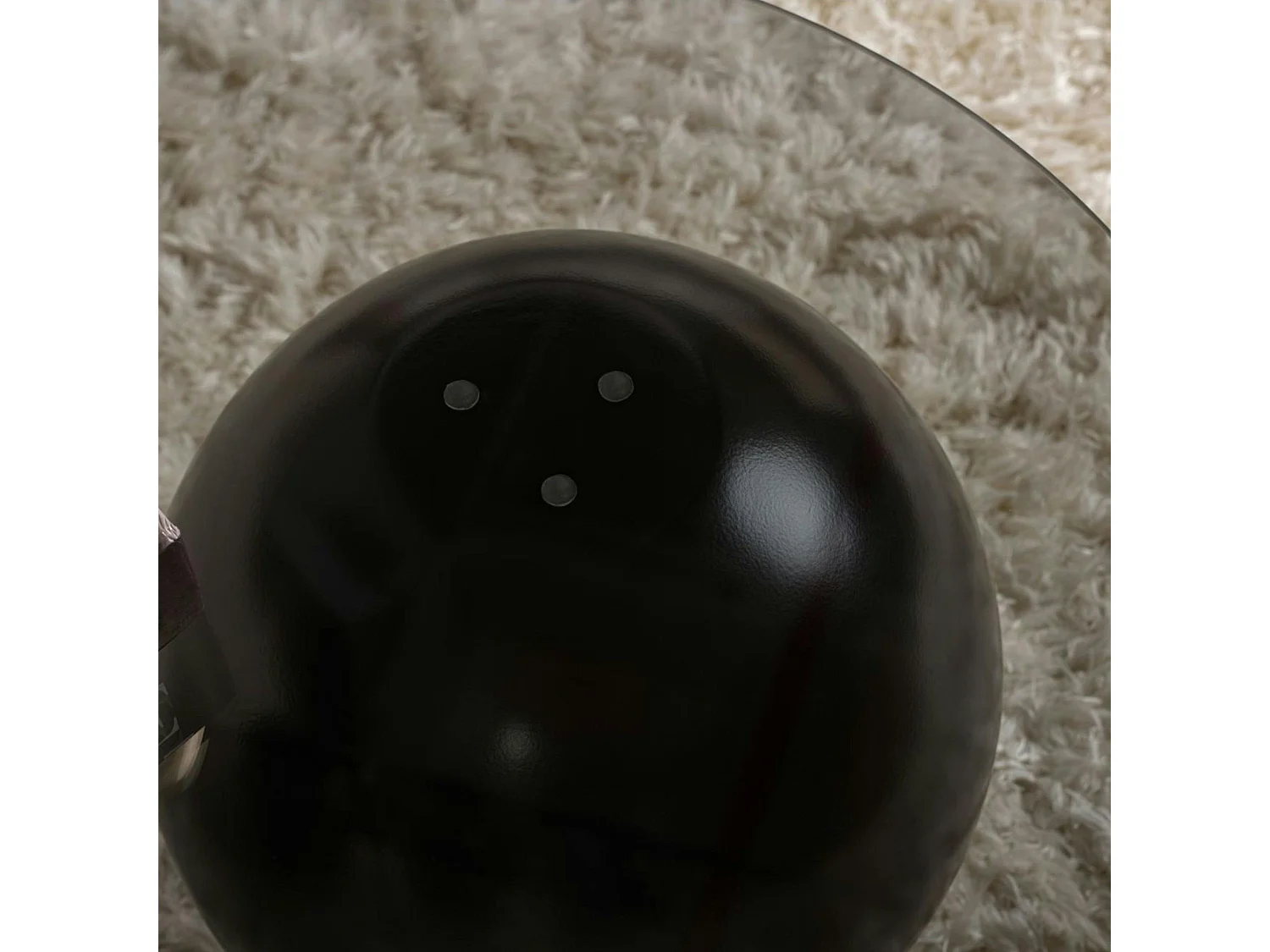 Table basse verre fumé design - 3 pieds boules noirs KOCHI