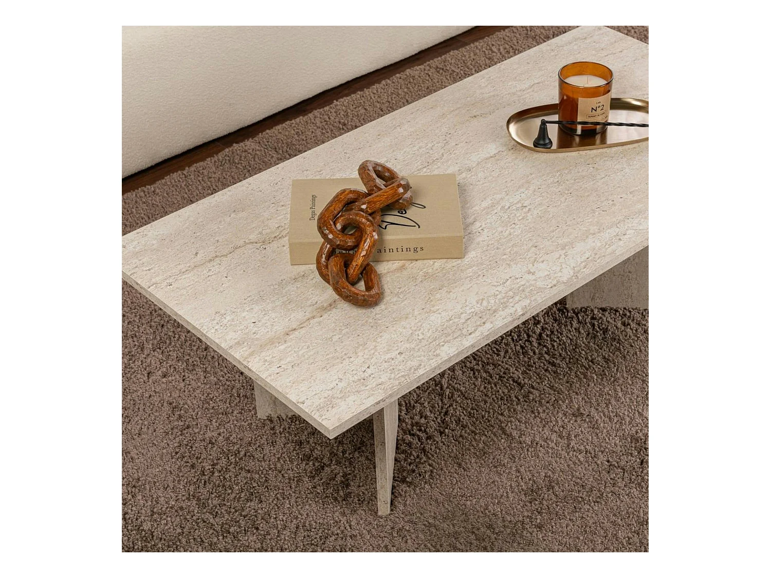 Table basse moderne effet travertin - pieds en V MARFA