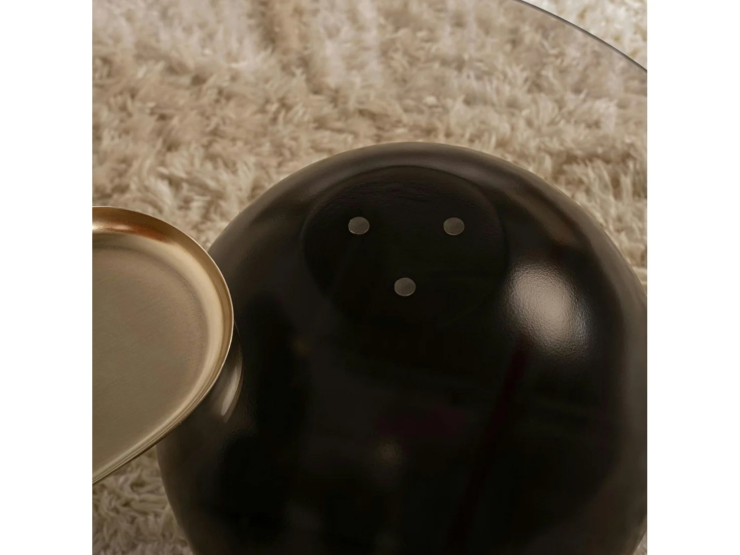 Table basse verre ambré design - 3 pieds boules noirs KOCHI