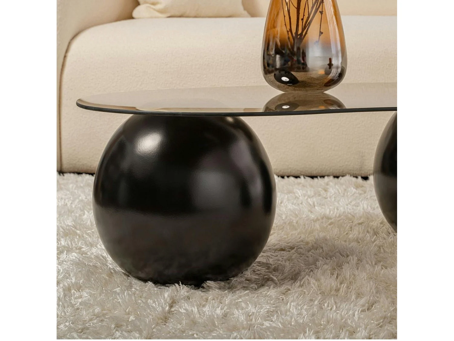 Table basse verre ambré design - 3 pieds boules noirs KOCHI