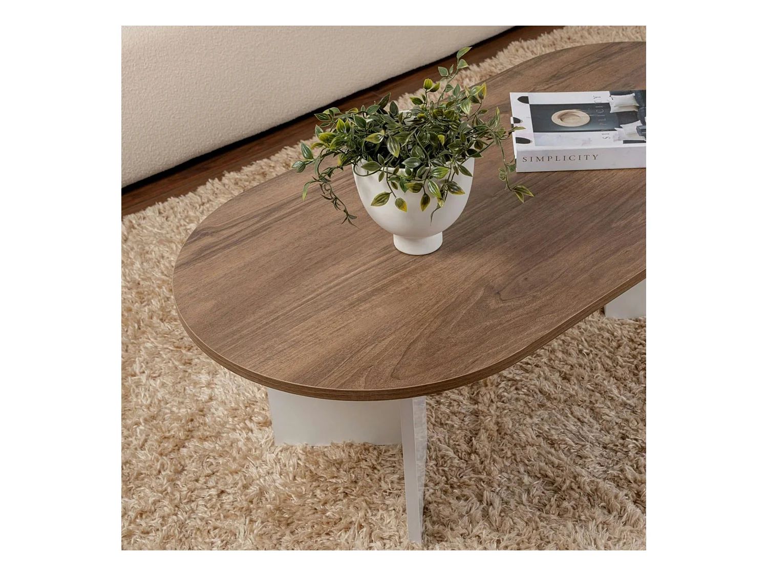 Table basse ovale plateau effet noyer - pieds en V MARFA
