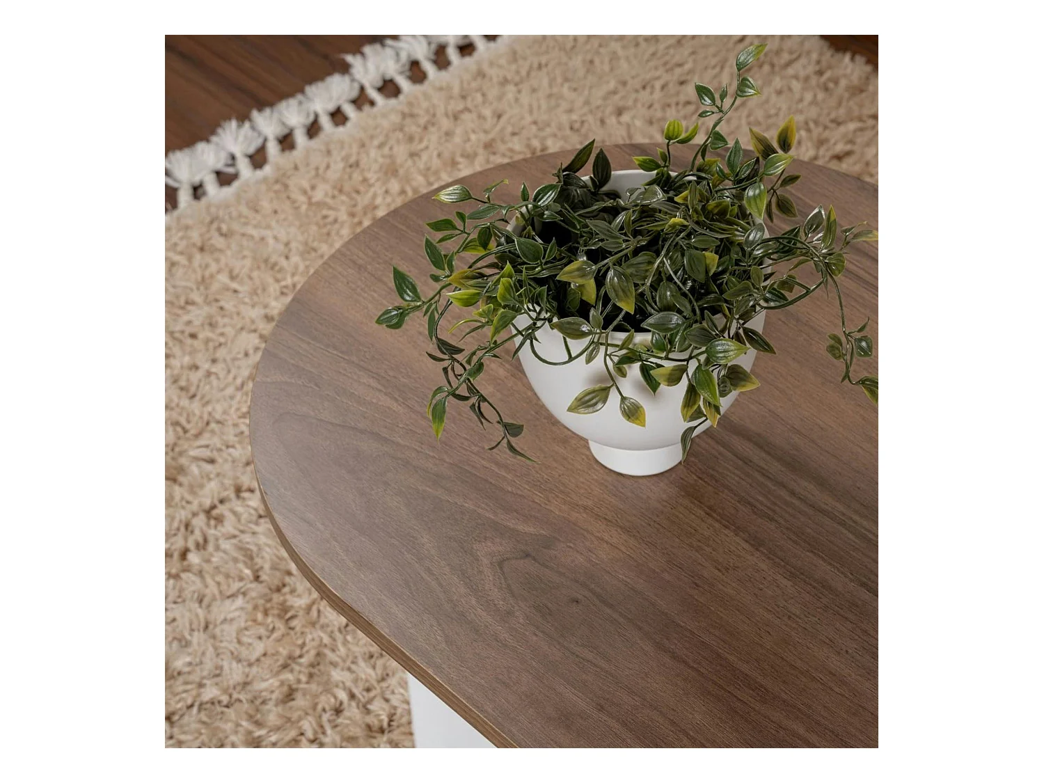 Table basse ovale plateau effet noyer - pieds en V MARFA