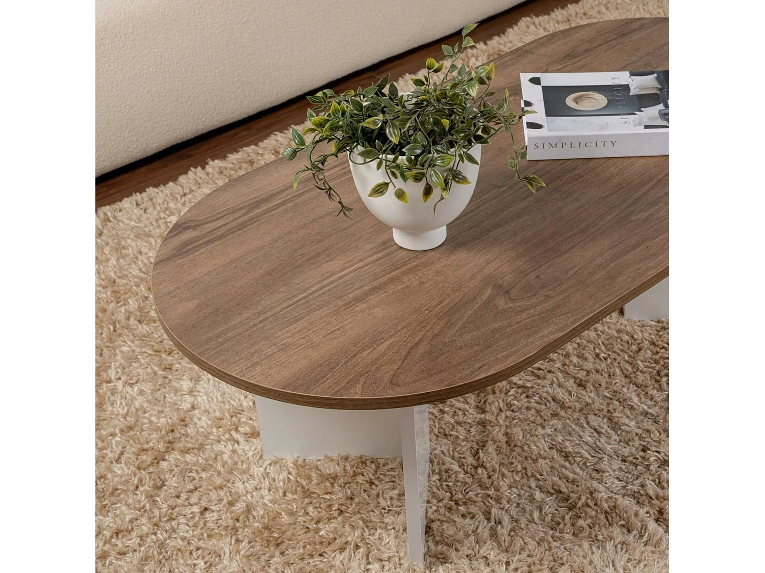 Table basse ovale plateau effet noyer - pieds en V MARFA