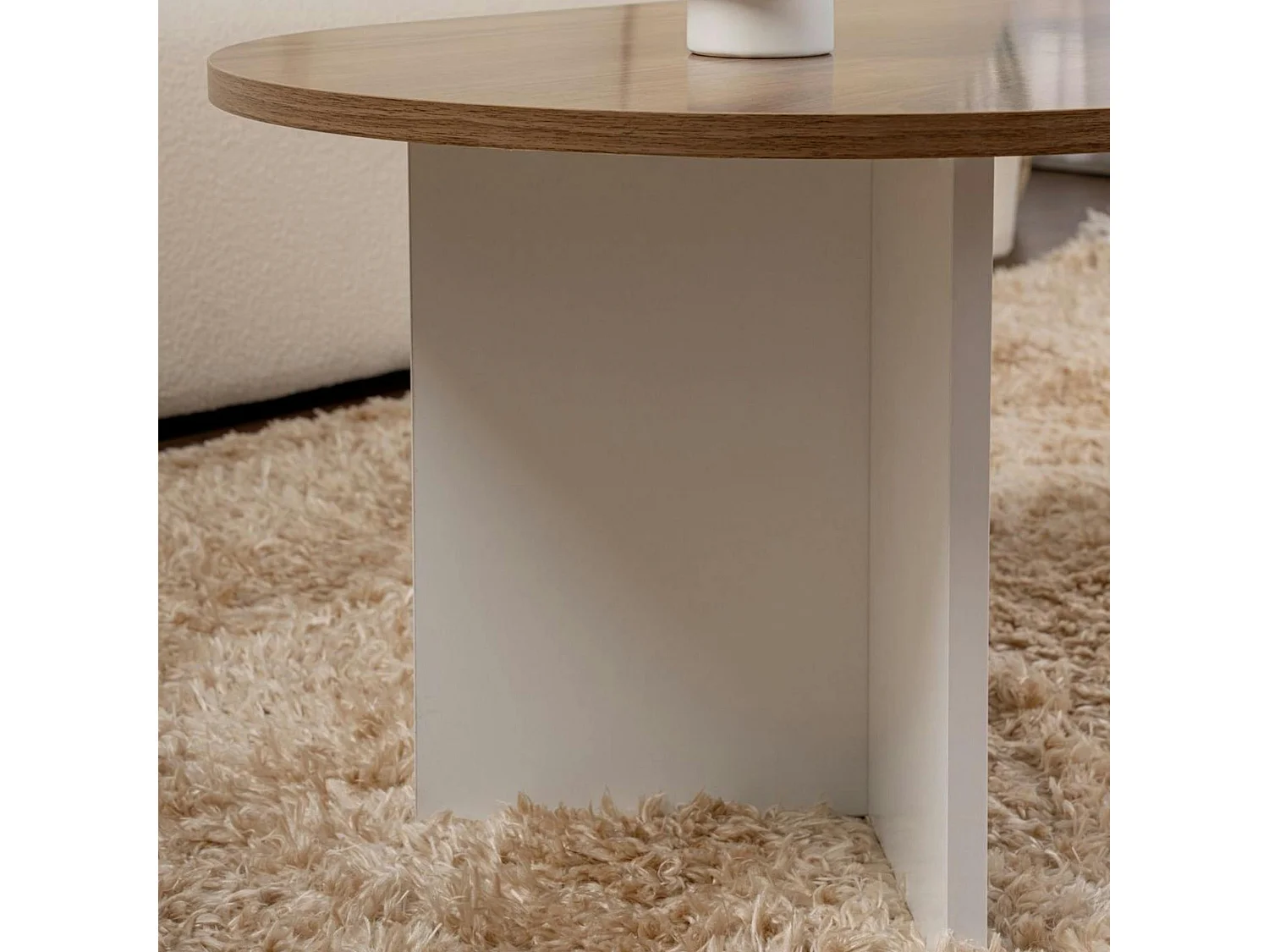Table basse ovale plateau effet noyer - pieds en V MARFA