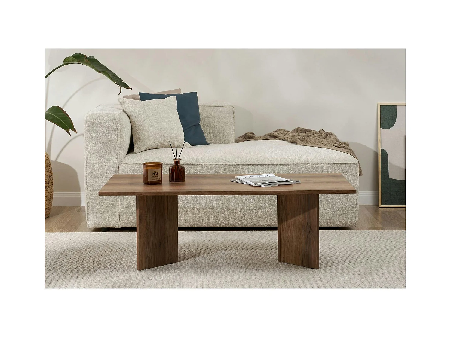 Table basse moderne effet noyer foncé - pieds en V MARFA