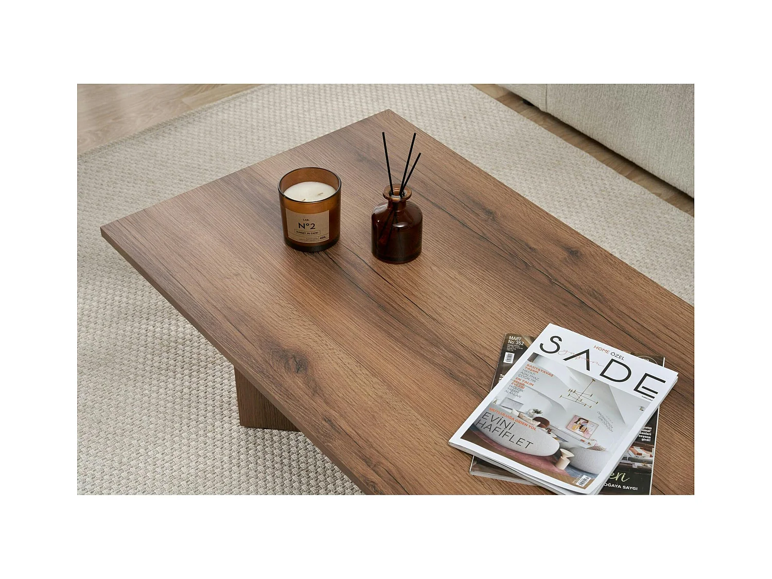Table basse moderne effet noyer foncé - pieds en V MARFA