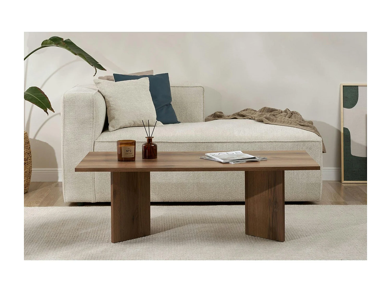 Table basse moderne effet noyer foncé - pieds en V MARFA