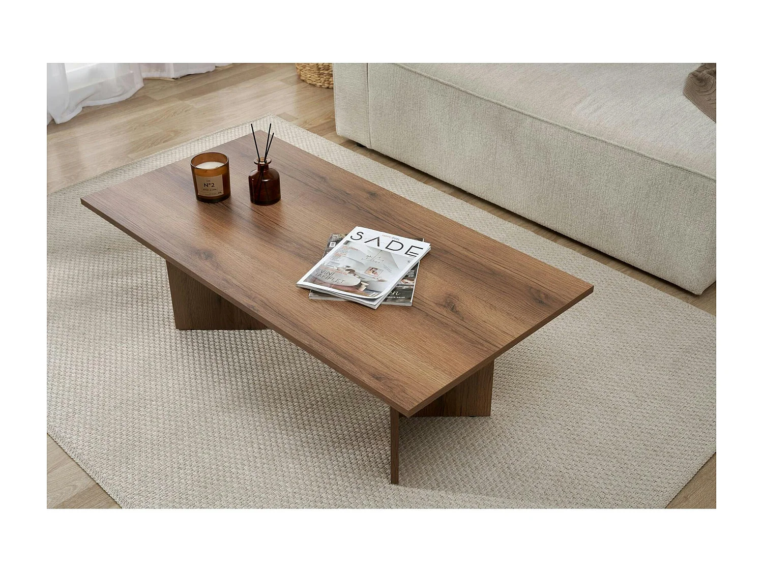 Table basse moderne effet noyer foncé - pieds en V MARFA