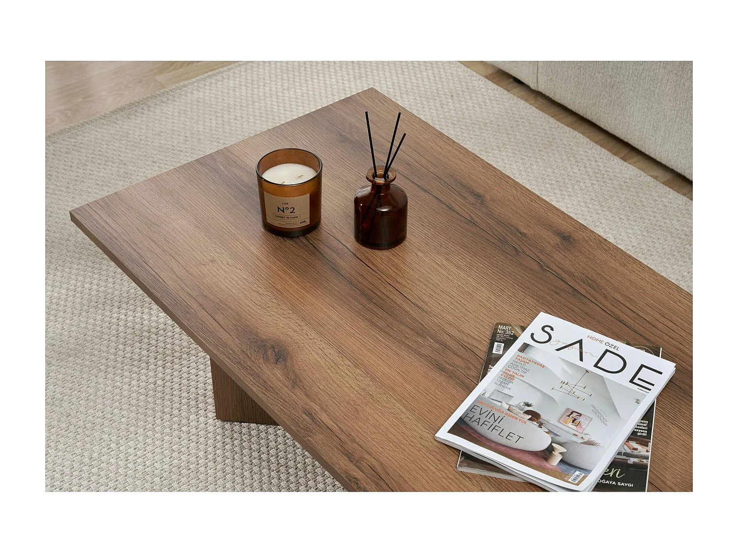 Table basse moderne effet noyer foncé - pieds en V MARFA