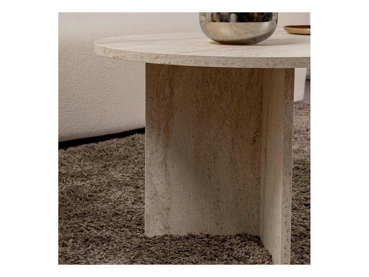 Table basse ovale effet travertin - pieds en V MARFA