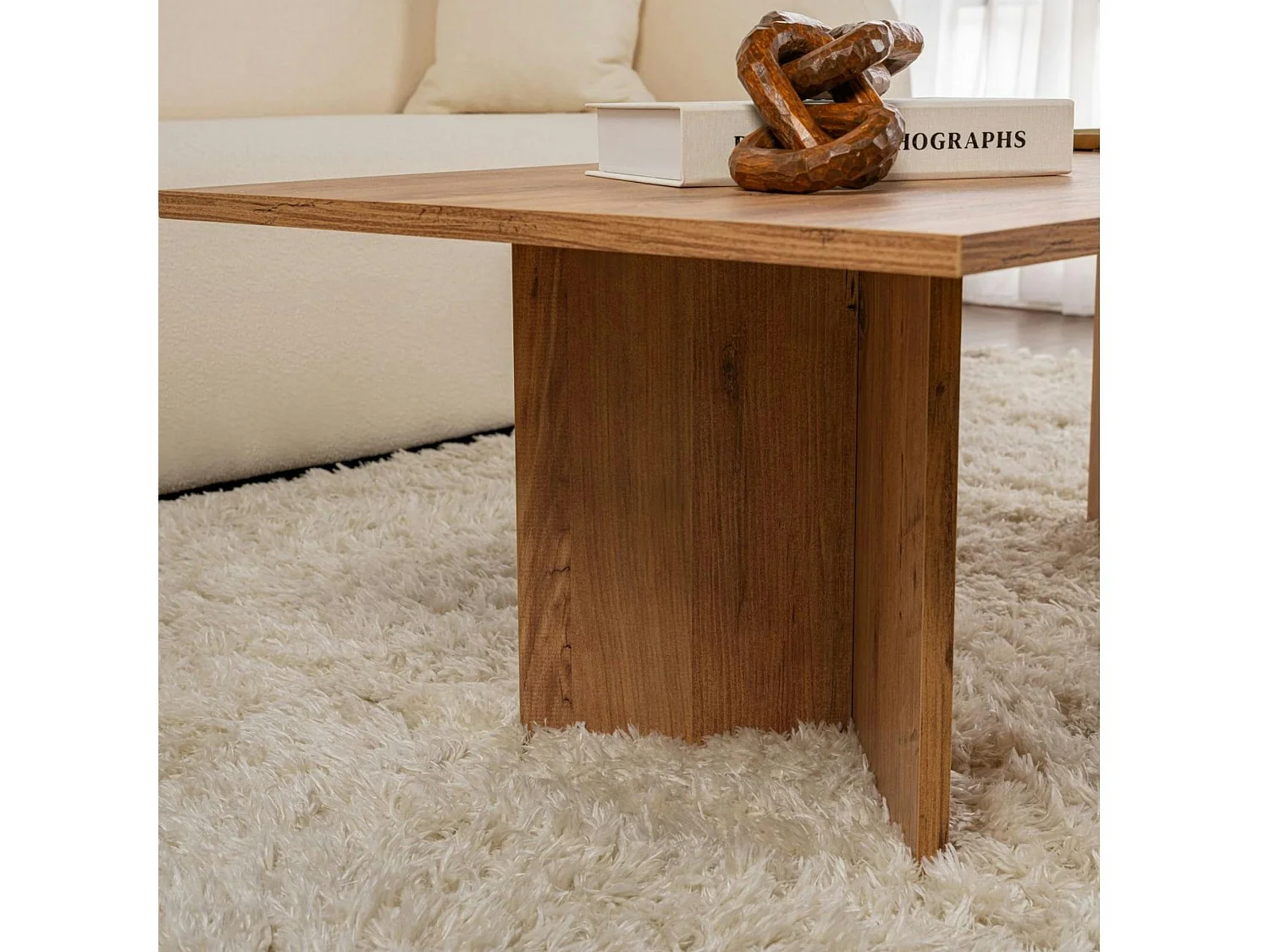 Table basse moderne effet bois de pin - pieds en V MARFA