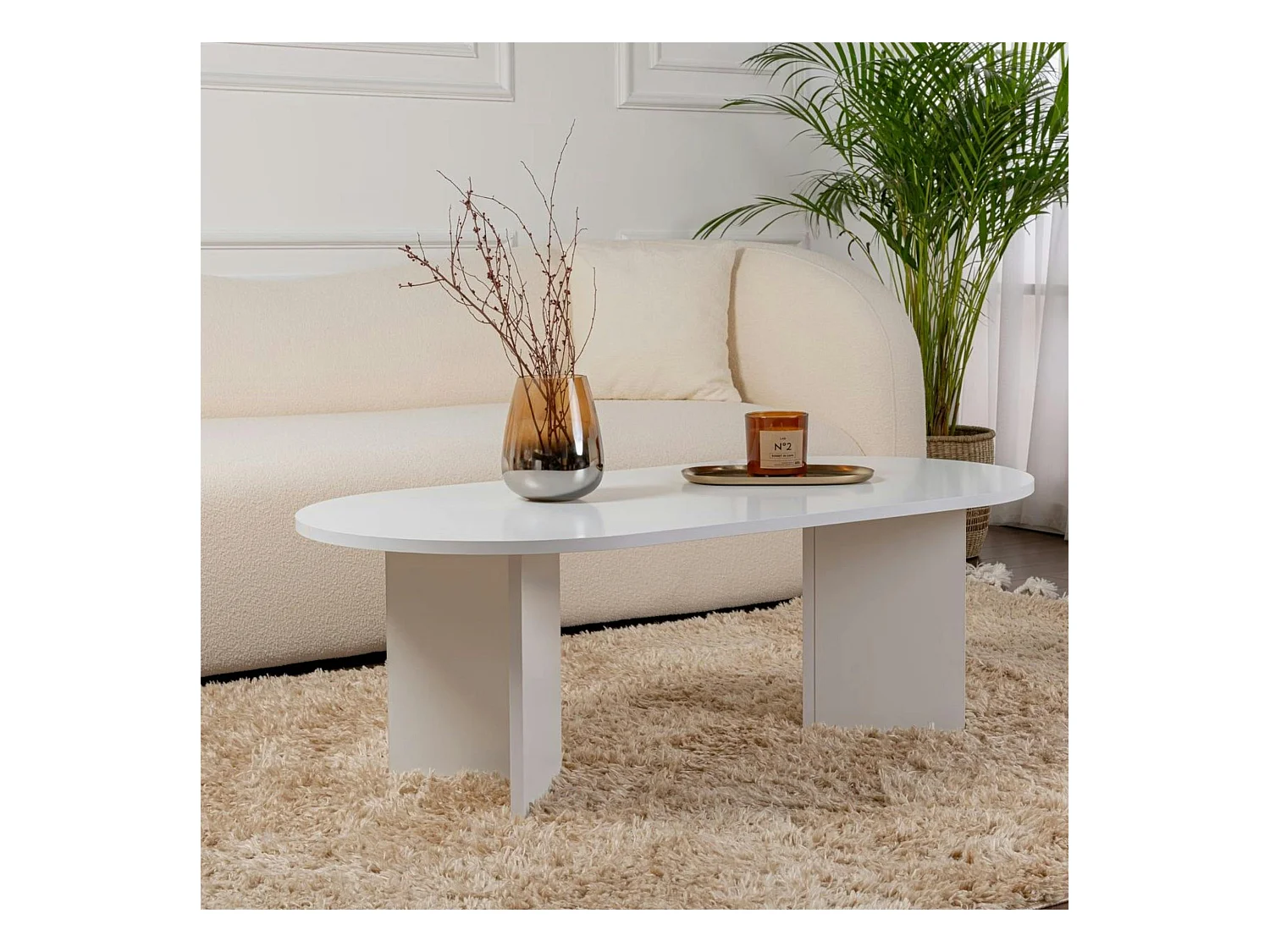 Table basse ovale blanche effet laque - pieds en V MARFA