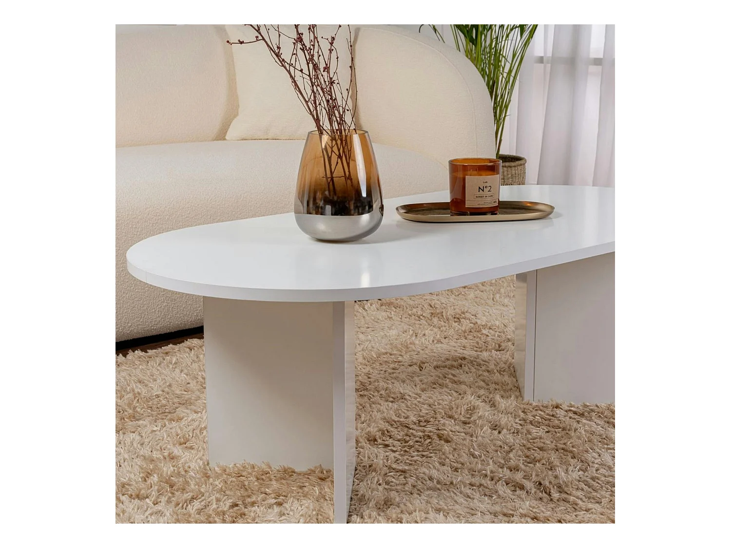 Table basse ovale blanche effet laque - pieds en V MARFA