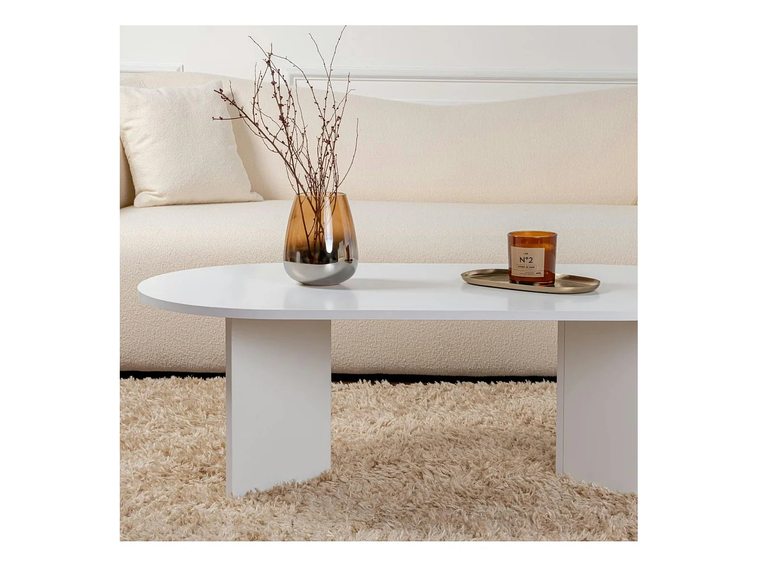 Table basse ovale blanche effet laque - pieds en V MARFA