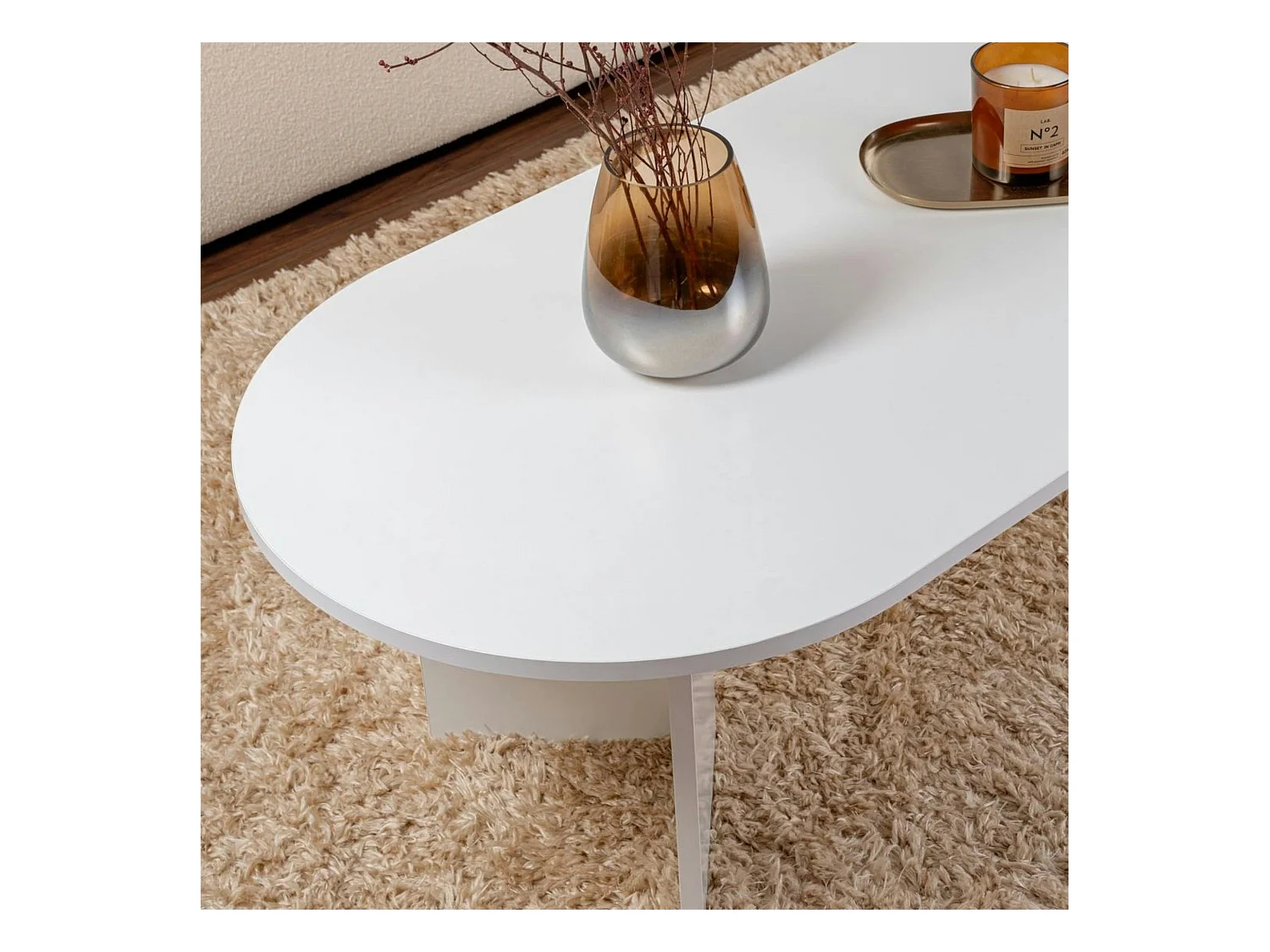 Table basse ovale blanche effet laque - pieds en V MARFA