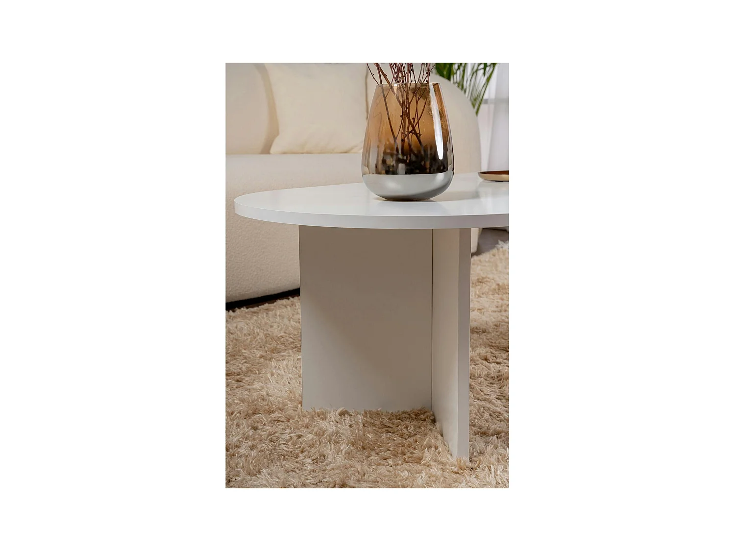 Table basse ovale blanche effet laque - pieds en V MARFA