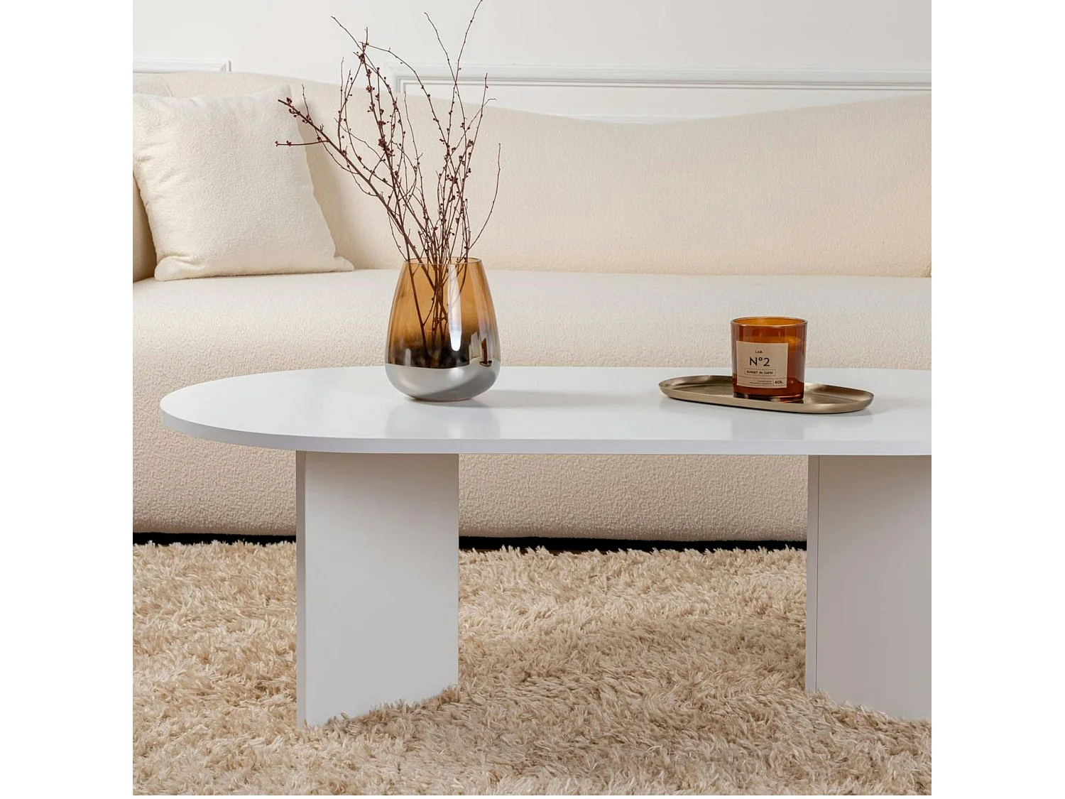 Table basse ovale blanche effet laque - pieds en V MARFA