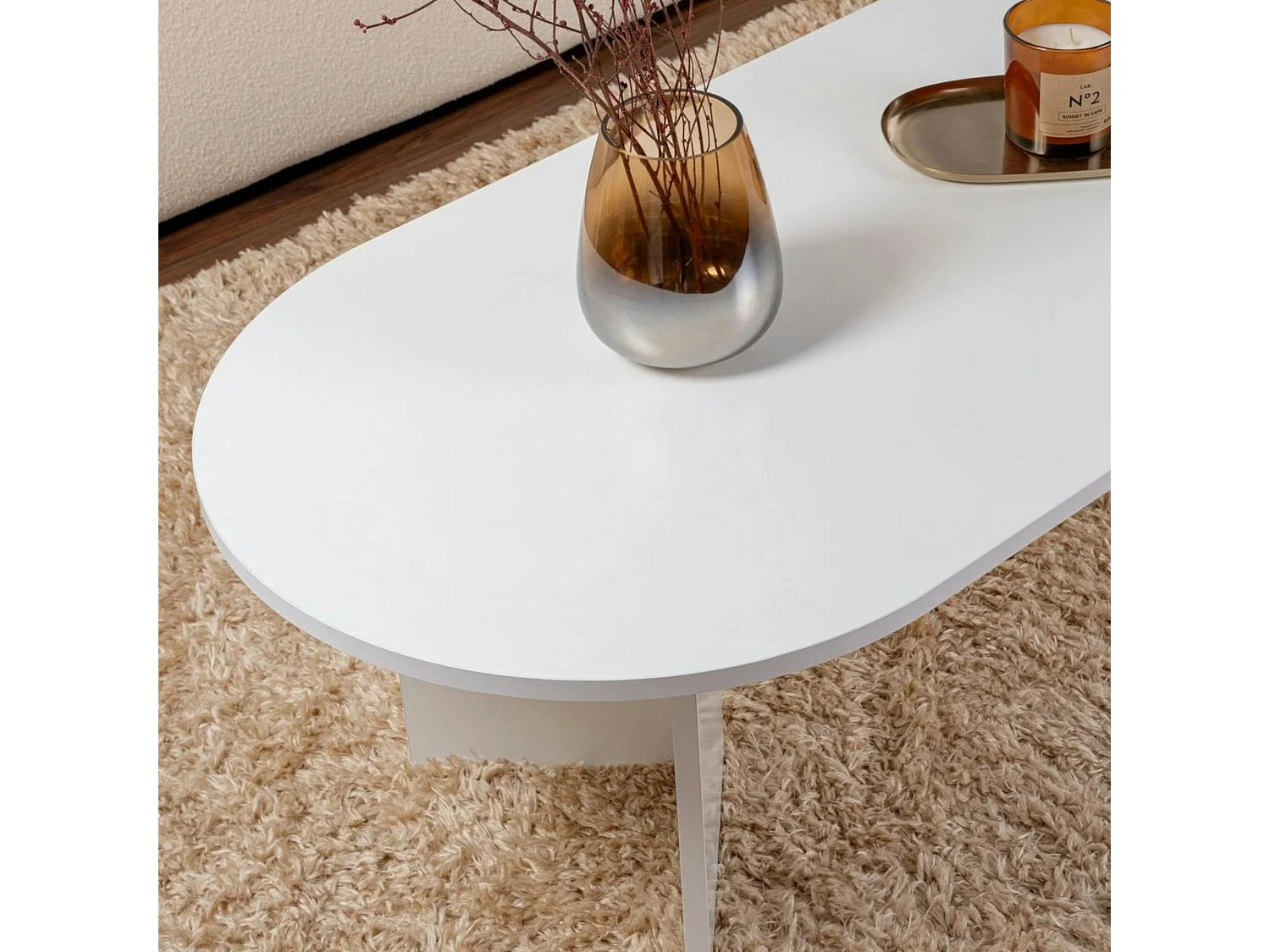 Table basse ovale blanche effet laque - pieds en V MARFA