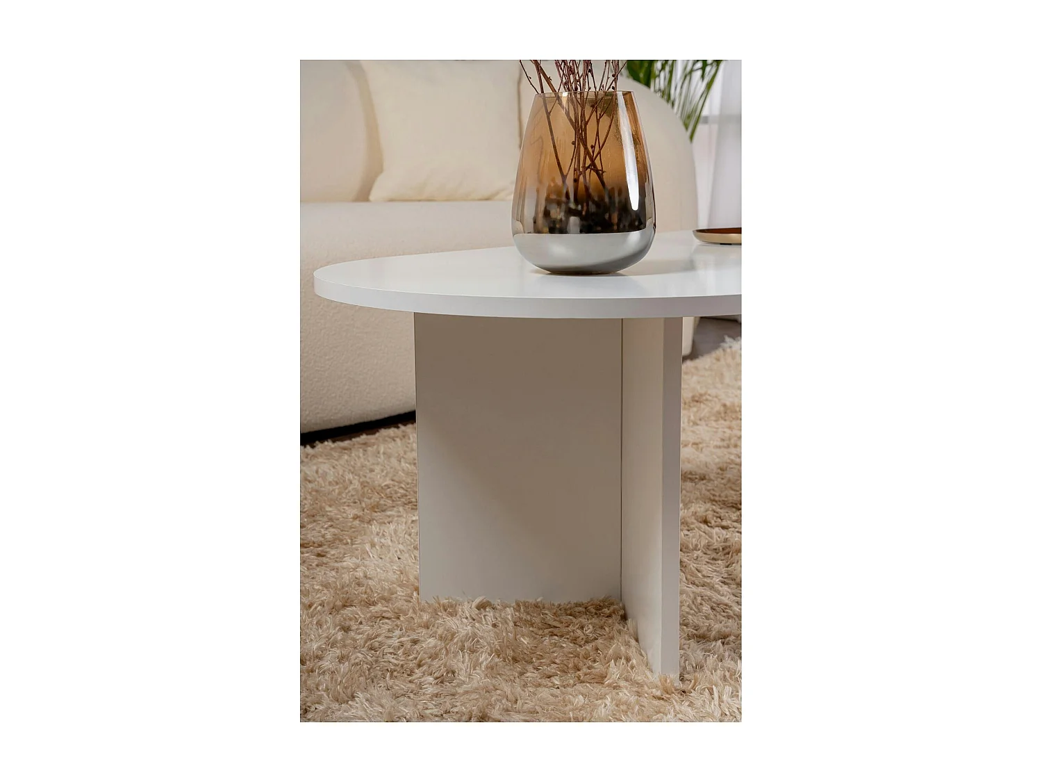 Table basse ovale blanche effet laque - pieds en V MARFA