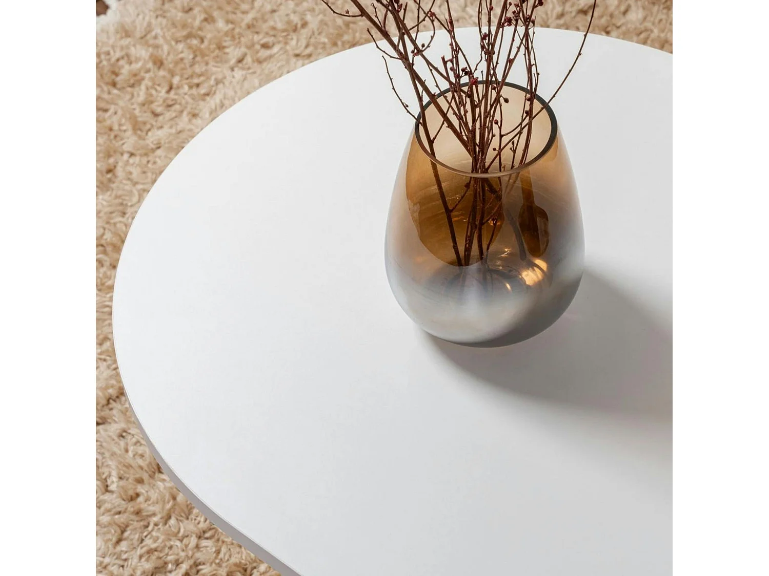 Table basse ovale blanche effet laque - pieds en V MARFA