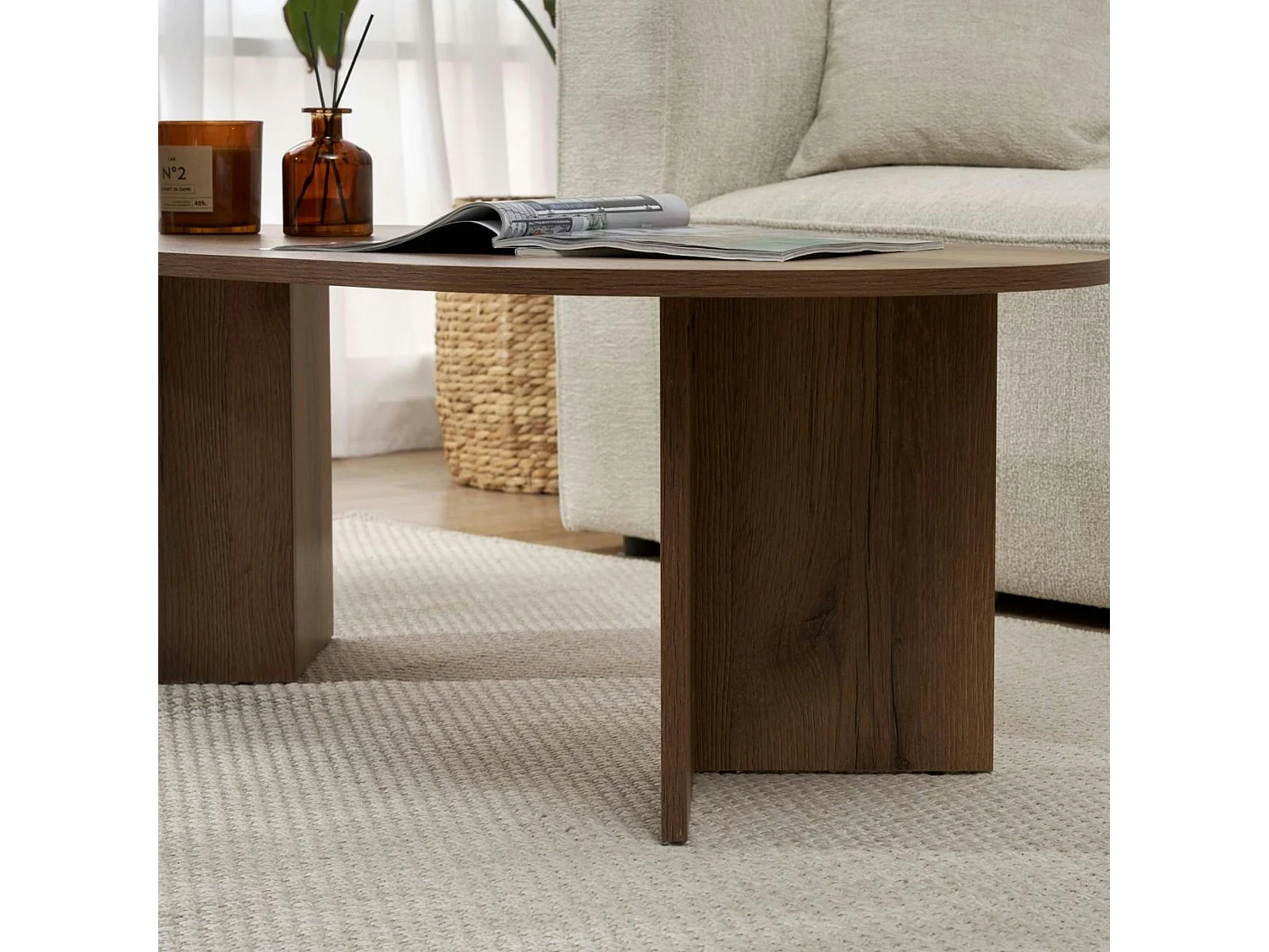 Table basse ovale effet noyer foncé - pieds en V MARFA