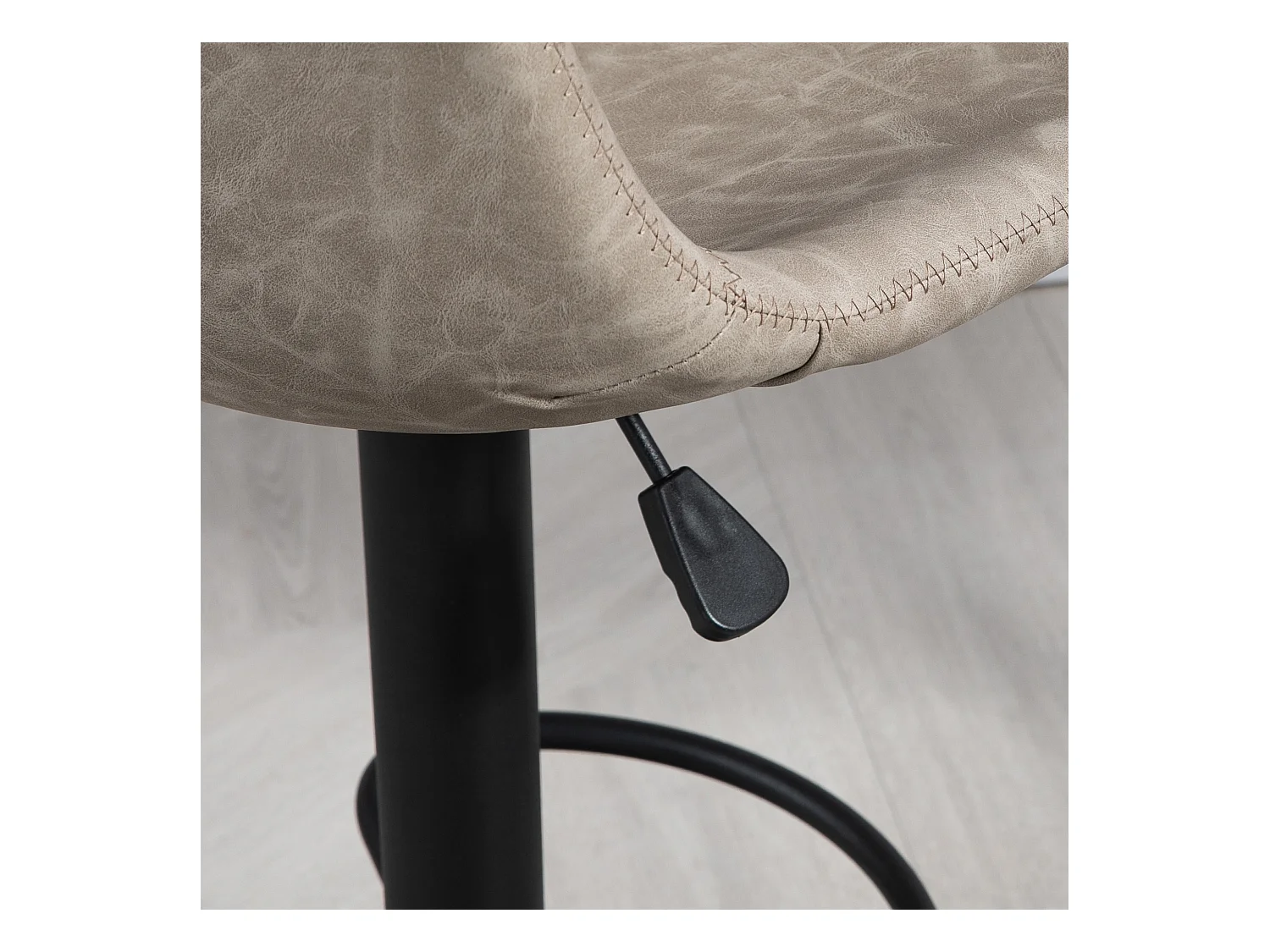 Ensemble de 2 tabourets de bar, siège pivotant, simili cuir beige, avec repose-pieds et réglage en hauteur (42x47.5x90.5-111.5 cm)