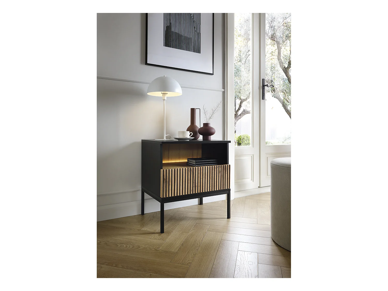 Moderner Nachttisch mit geriffelter Front, 54×56×39 cm, Schwarz / Wotan Eiche