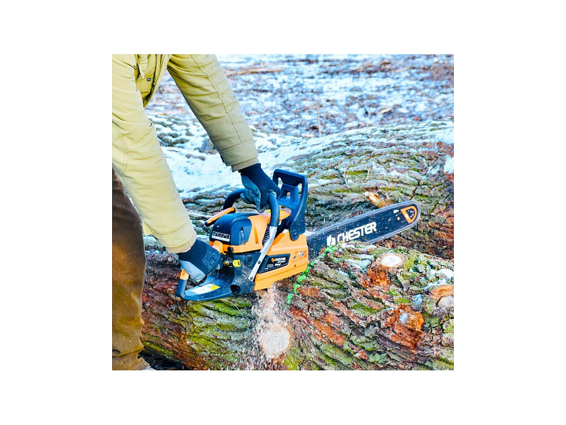 Tronçonneuse thermique 65 cm³ - guide 50cm - 2 chaînes - CHESTER