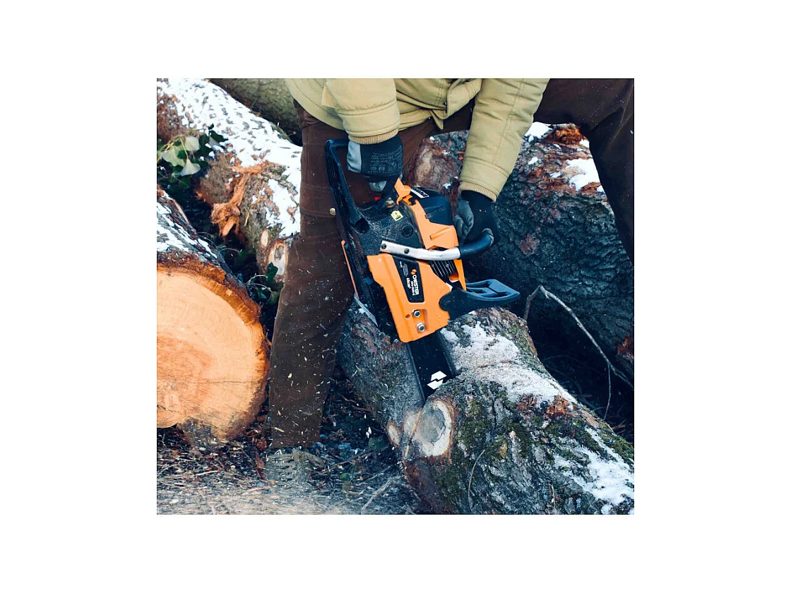 Tronçonneuse thermique 65 cm³ - guide 50cm - 2 chaînes - CHESTER