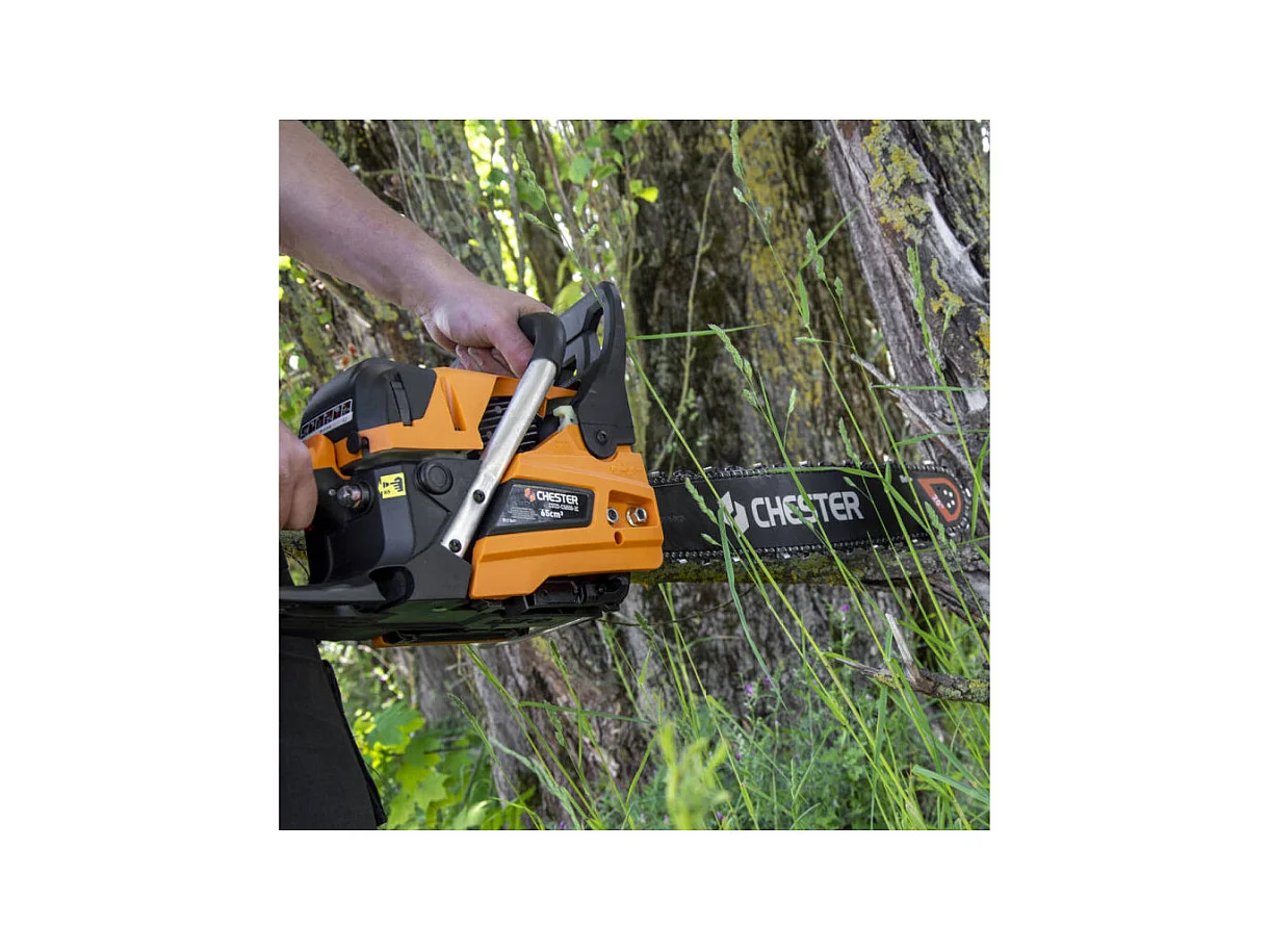 Tronçonneuse thermique 65 cm³ - guide 50cm - 2 chaînes - CHESTER