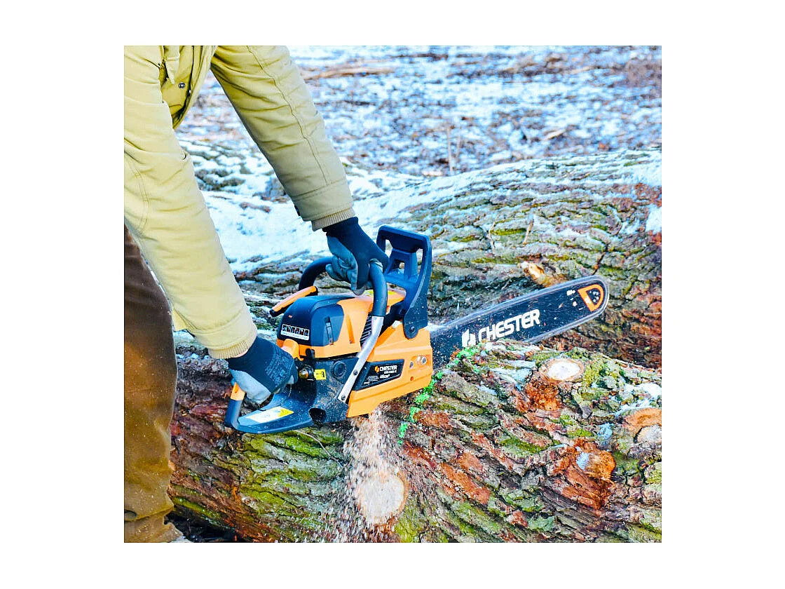 Tronçonneuse thermique 65 cm³ - guide 50cm - 2 chaînes - CHESTER