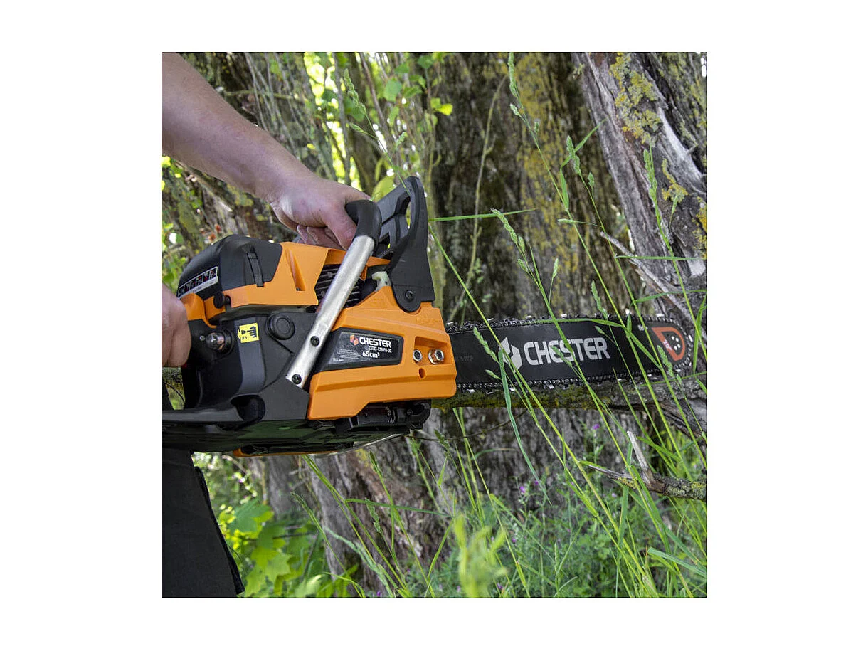 Tronçonneuse thermique 65 cm³ - guide 50cm - 2 chaînes - CHESTER
