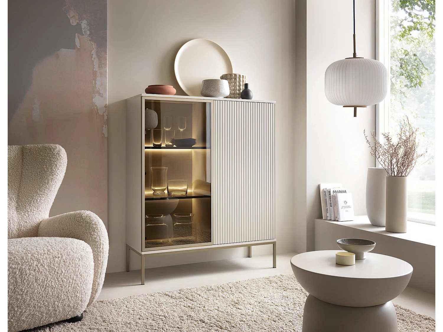 Vitrine basse moderne à façade cannelée, 104 x 126 x 39 cm, Cachemire / Or