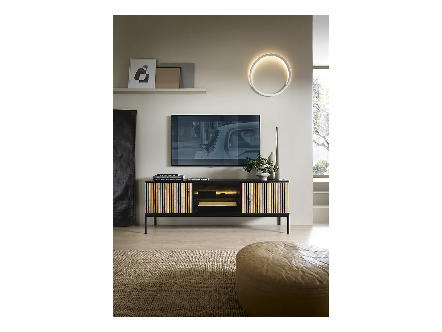 Moderne tv-standaard met gecanneleerde voorkant, 154×56×39 cm, zwart / Wotan eiken