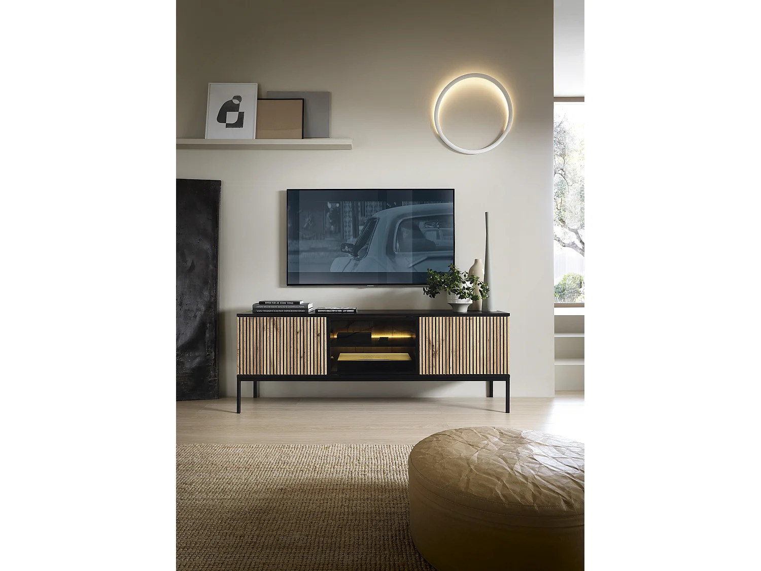 Meuble TV moderne avec façade cannelée, 154 x 56 x 39 cm, noir / chêne Wotan