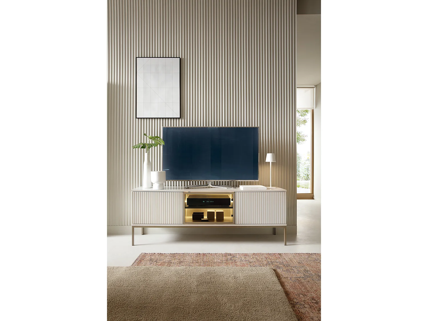 Meuble TV moderne avec façade cannelée, 154 x 56 x 39 cm, Cachemire / Or