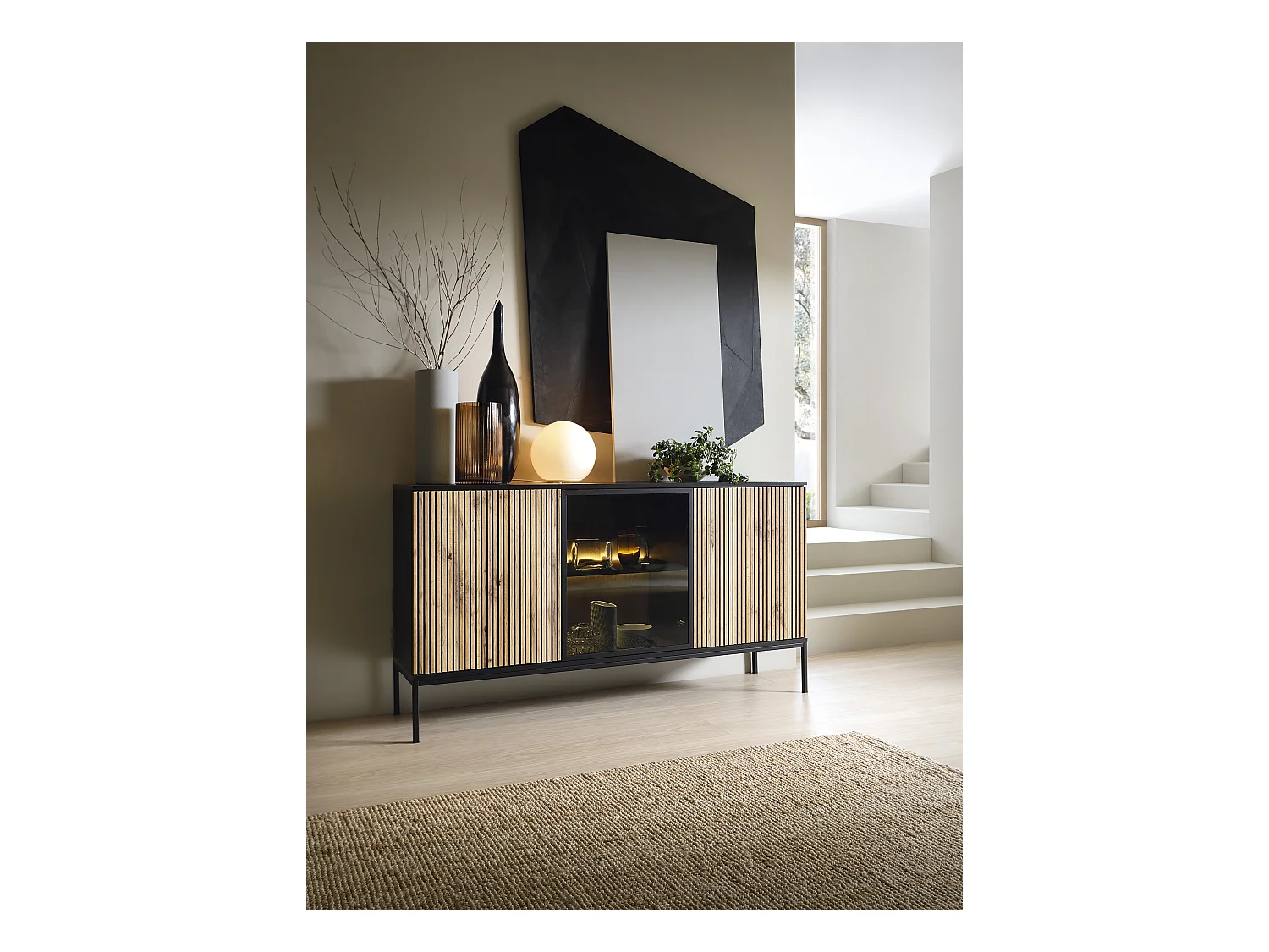 Cômoda ampla moderna com portas e frente canelada 154×83×39 cm, Preto / Carvalho Wotan