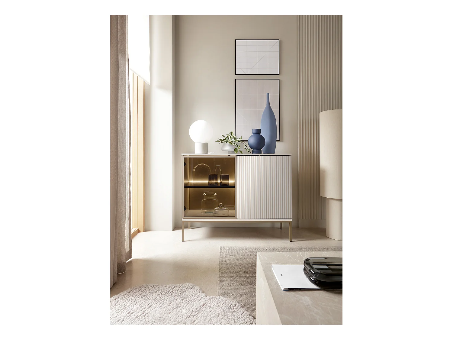 Commode étroite moderne à façade cannelée, 104 x 83 x 39 cm, Cachemire / Or