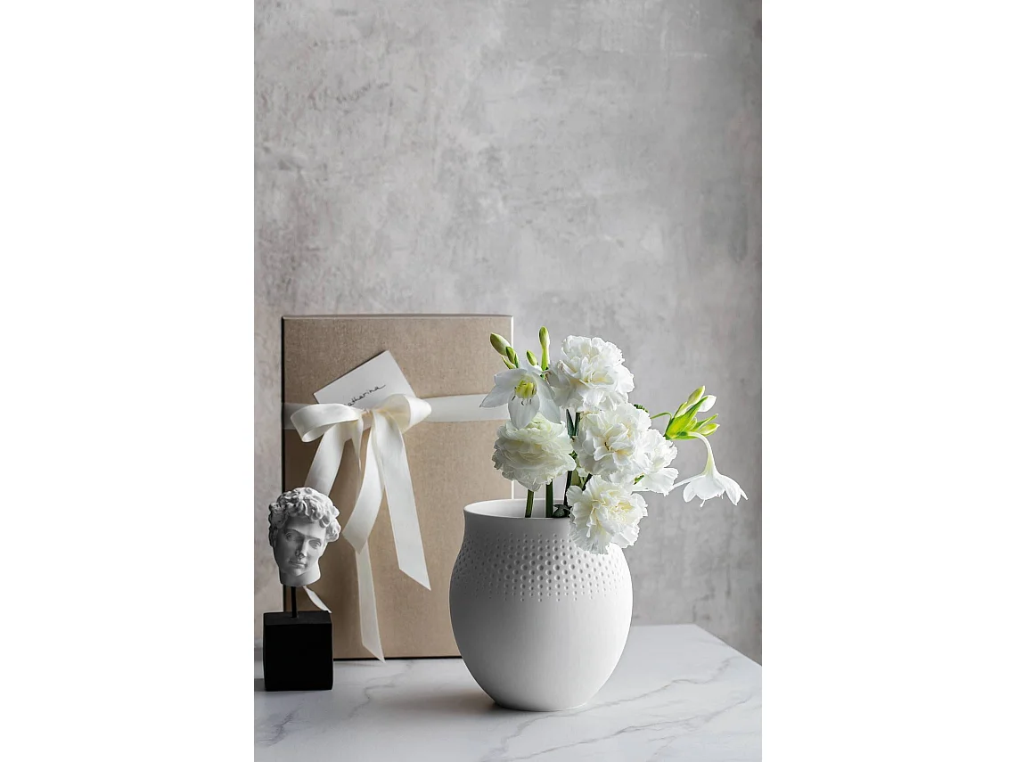 Wazon z szeroką szyjką, wykonany z najwyższej jakości białej porcelany, wys. 17 cm, Manufacture Collier