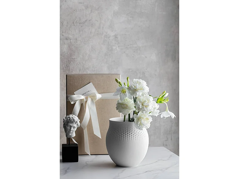 Wazon z szeroką szyjką, wykonany z najwyższej jakości białej porcelany, wys. 17 cm, Manufacture Collier