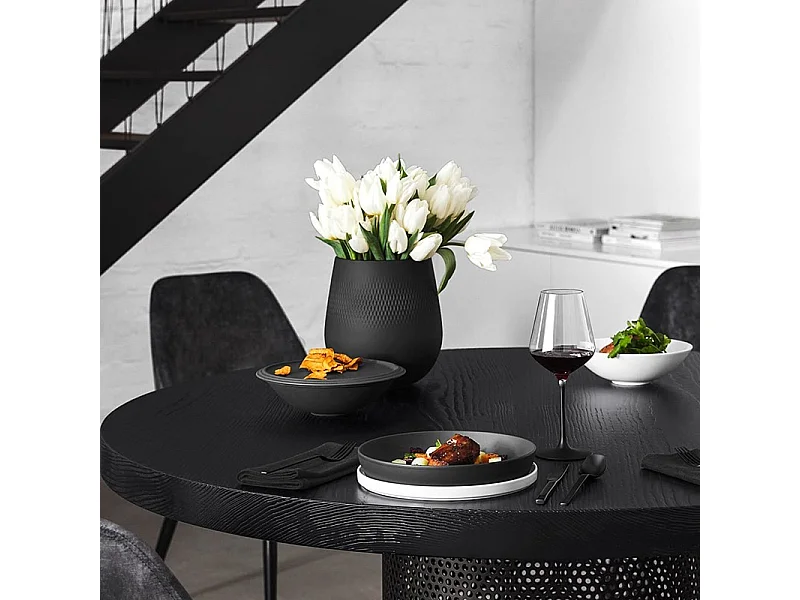 Wazon z szeroką szyjką, wykonany z wysokiej jakości czarnej porcelany, wys. 17 cm, Manufacture Collier