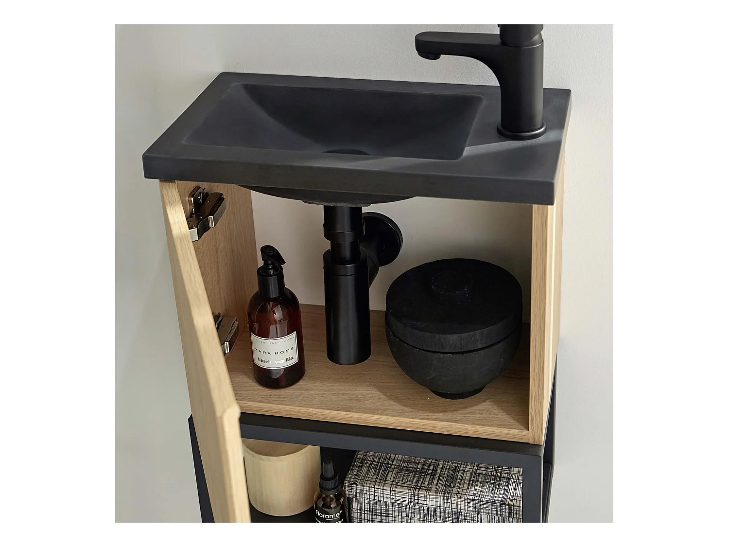 Conjunto de lavabo NOVA de metal y madera con grifería negra y estante de espejo
