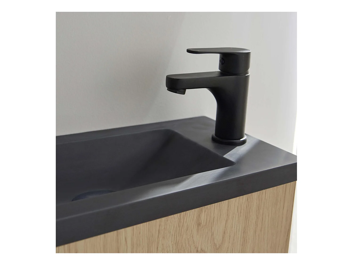 Conjunto de lavabo NOVA de metal y madera con grifería negra y estante de espejo